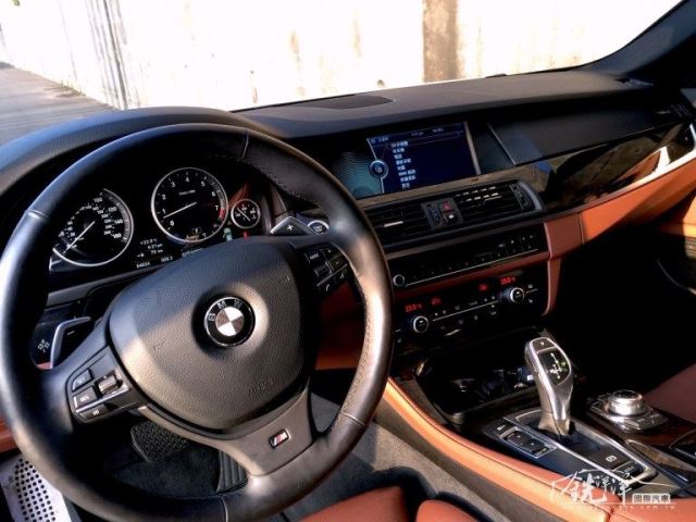 11′ BMW 535I 白-