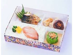 新竹日式便當–鮭魚綜合便當
